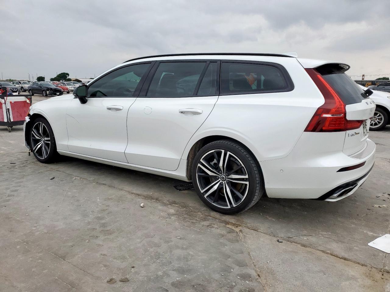 VOLVO V60 T5 R-DESIGN