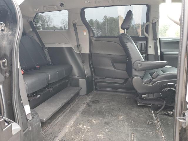 2018 TOYOTA SIENNA SE 5TDXZ3DC3JS965024