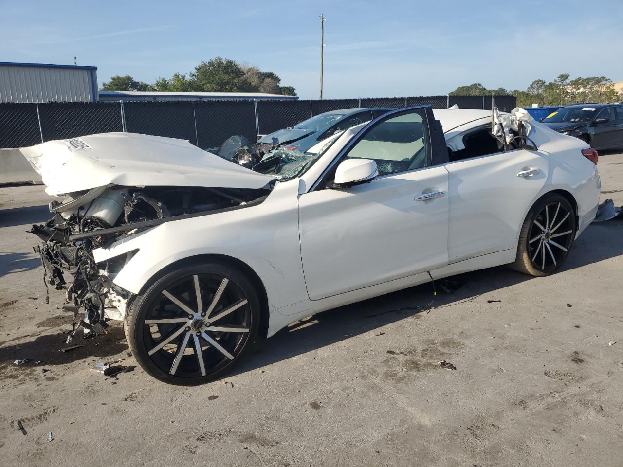 INFINITI Q50 LUXE