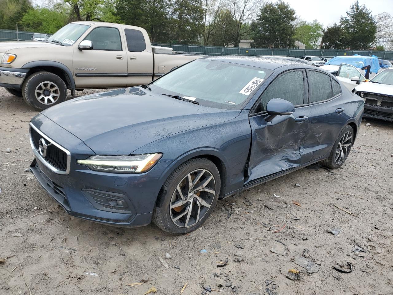 VOLVO S60 T5 MOMENTUM