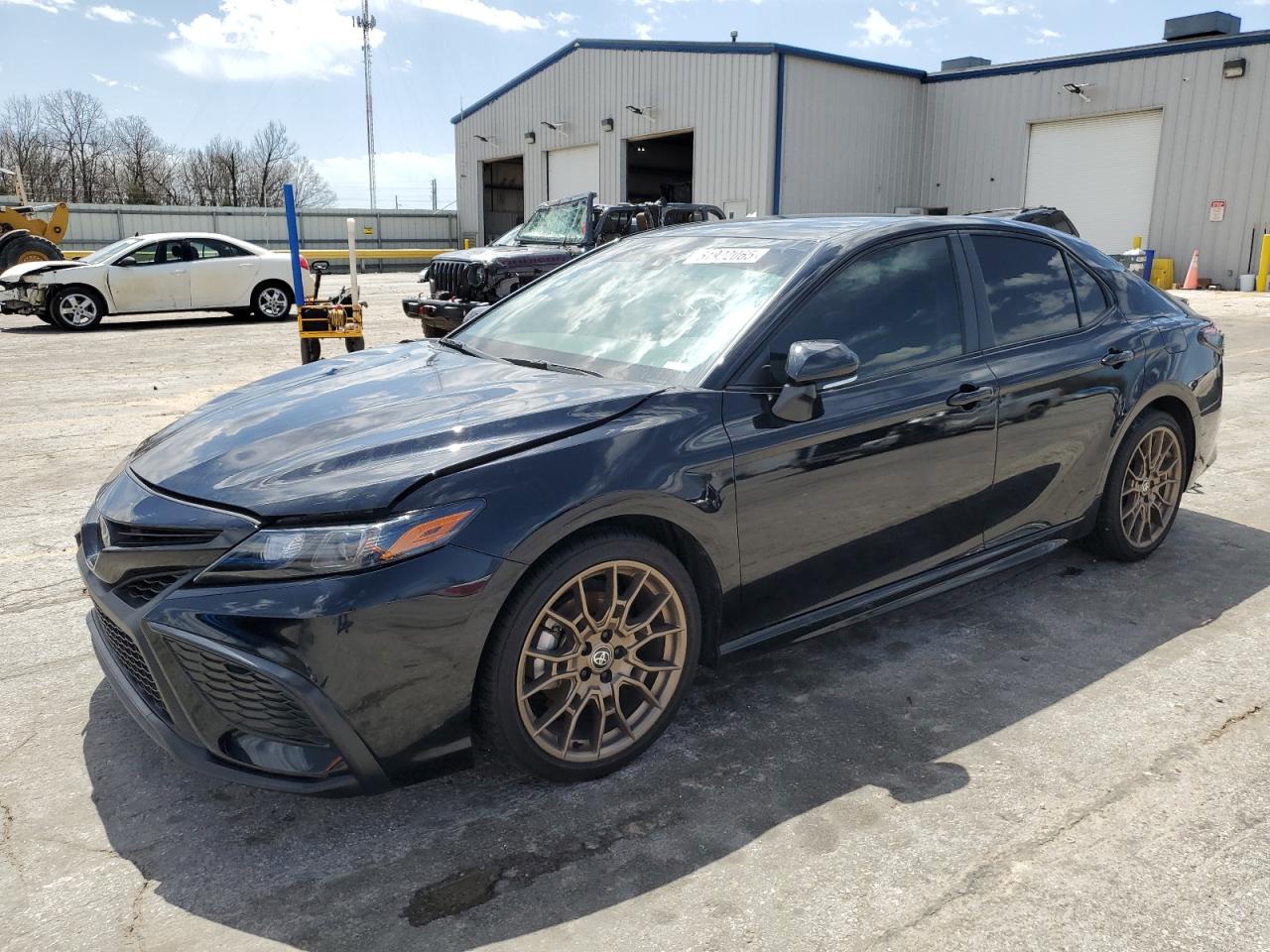 TOYOTA CAMRY SE NIGHT SHADE
