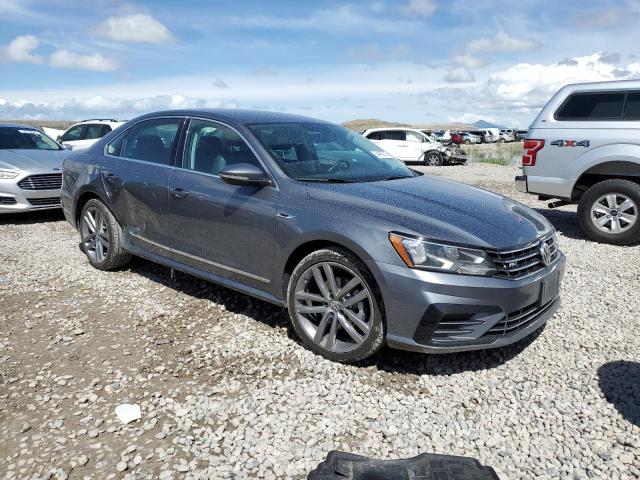 2017 VOLKSWAGEN PASSAT R-L 1VWDT7A33HC077897