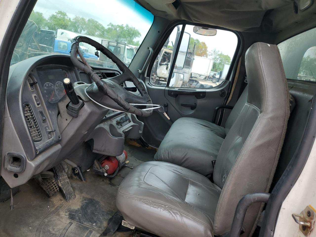 Lot #3278808659 2006 FREIGHTLINER M2 106 MED
