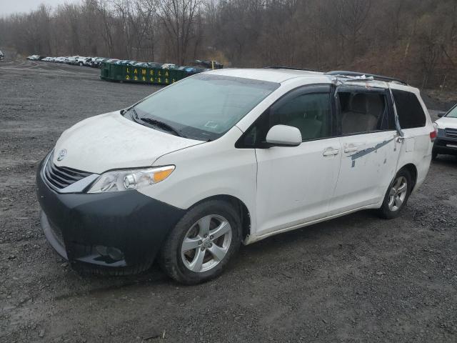 TOYOTA SIENNA LE