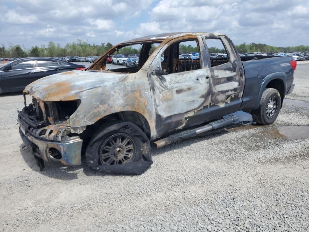 TOYOTA TUNDRA DOUBLE CAB SR5