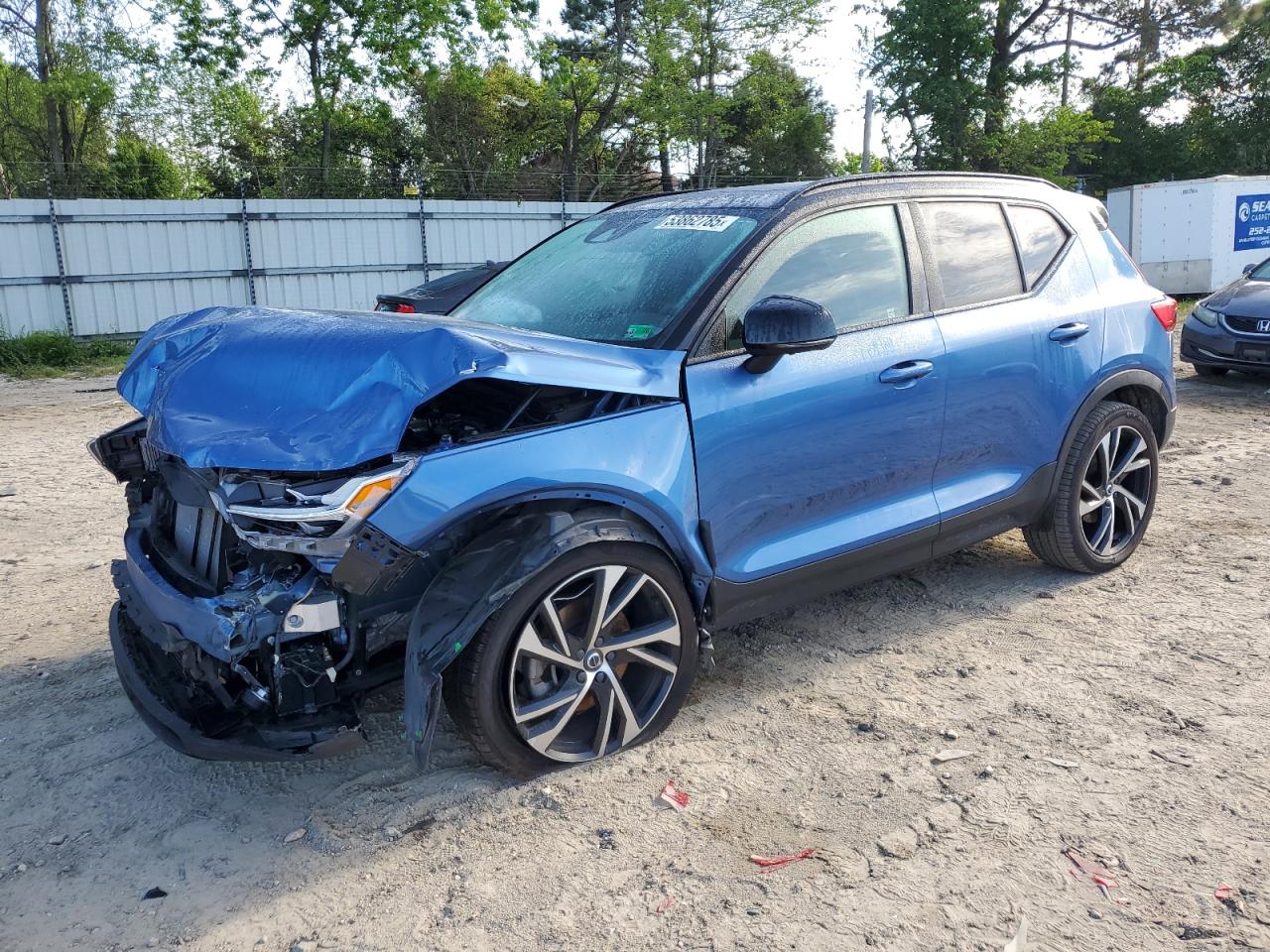 VOLVO XC40 T4 R-DESIGN