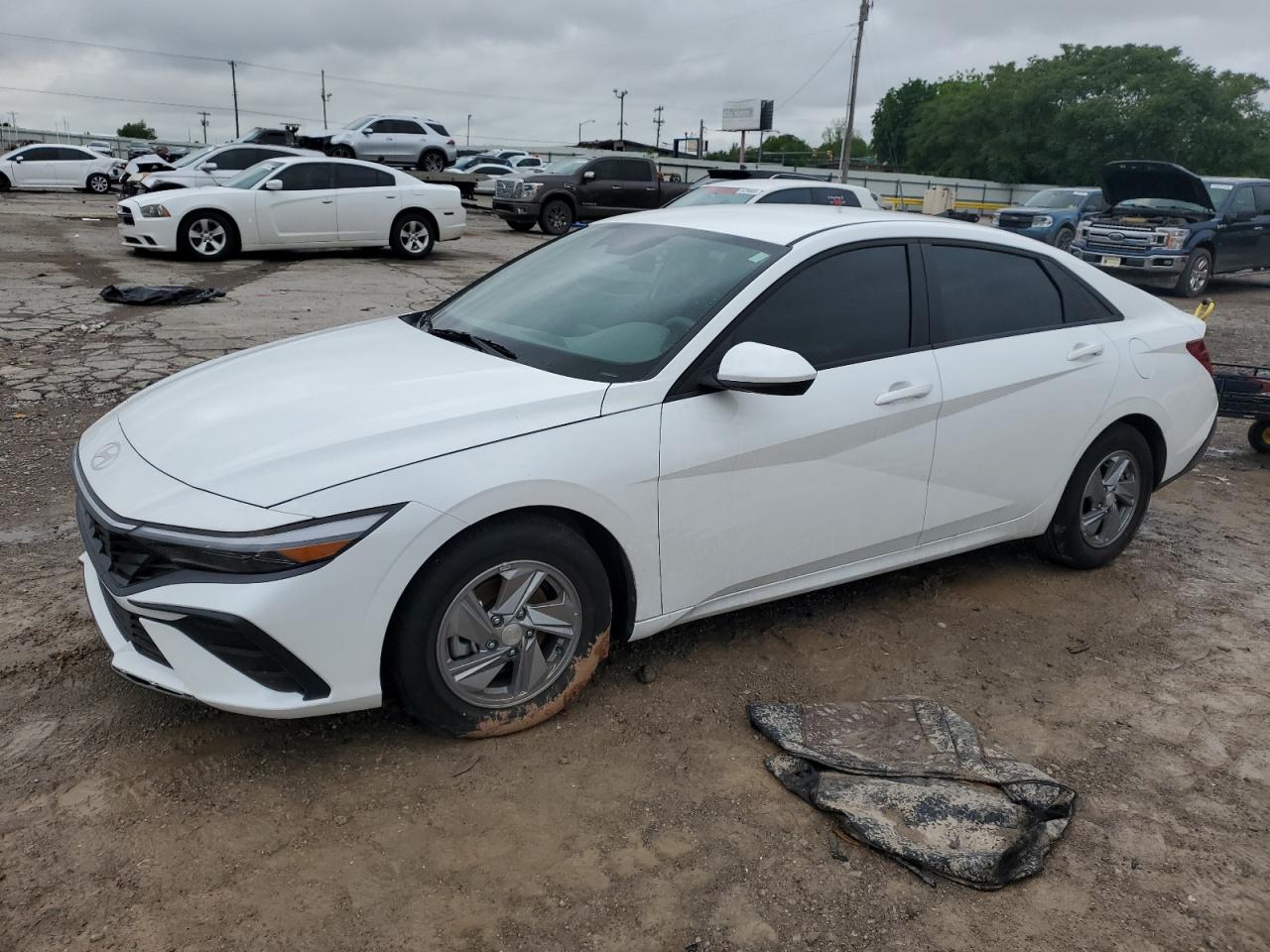 HYUNDAI ELANTRA SE