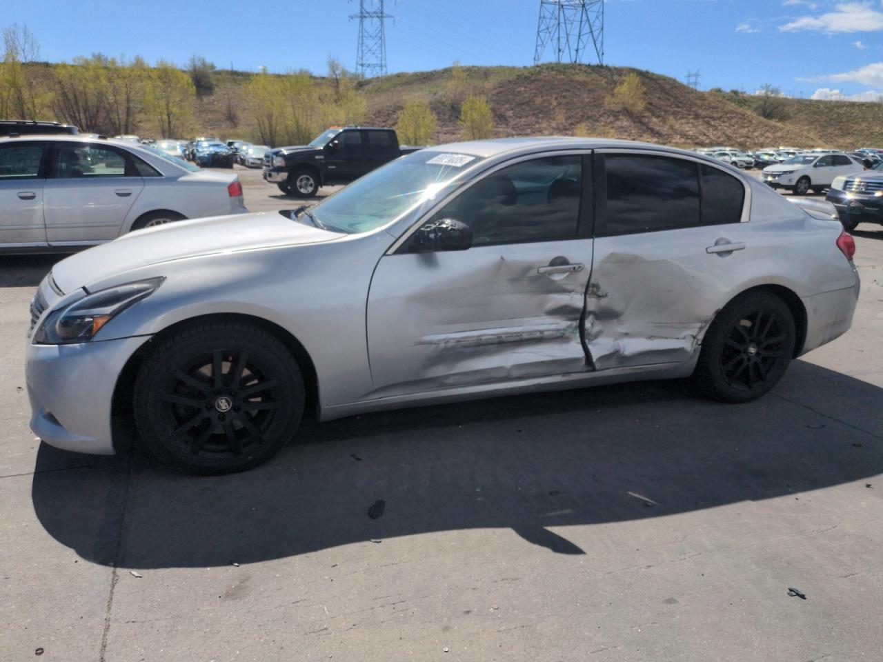 INFINITI G37 BASE