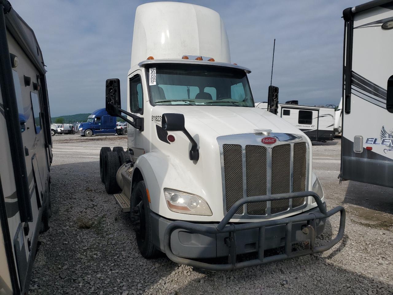 Lot #3248643265 2018 PETERBILT 579