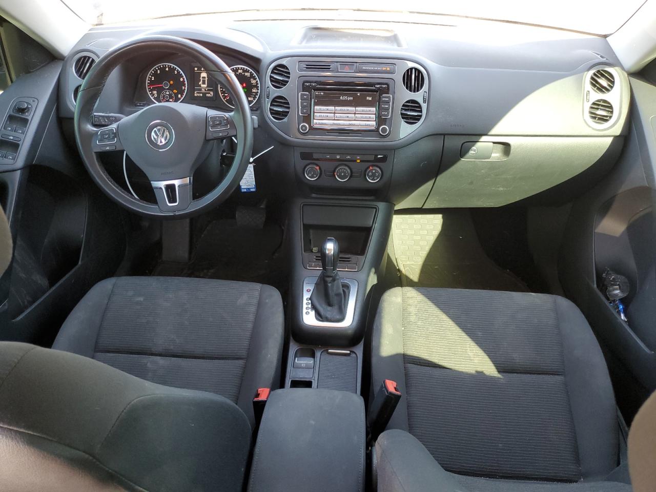 Volkswagen Tiguan s 2015