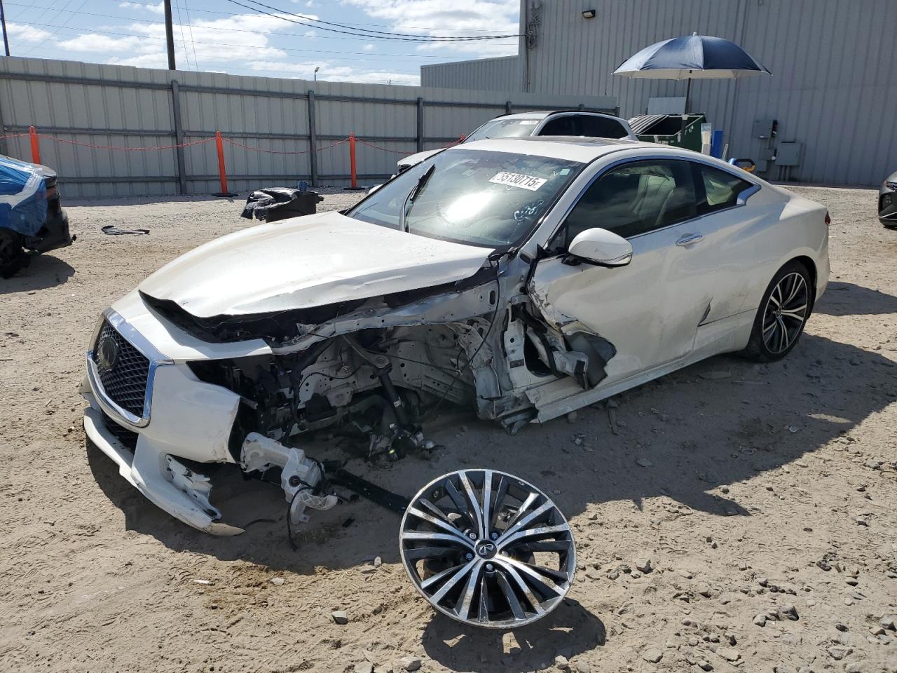 INFINITI Q60 LUXE