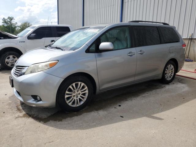 TOYOTA SIENNA XLE