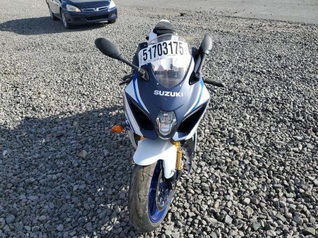 SUZUKI GSX-R1000 2023 white  gas JS1DM11H4P7100226 photo #3