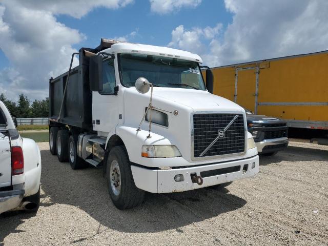 VOLVO VNM 2013 4V4MC9DG8DN140413 photo #1
