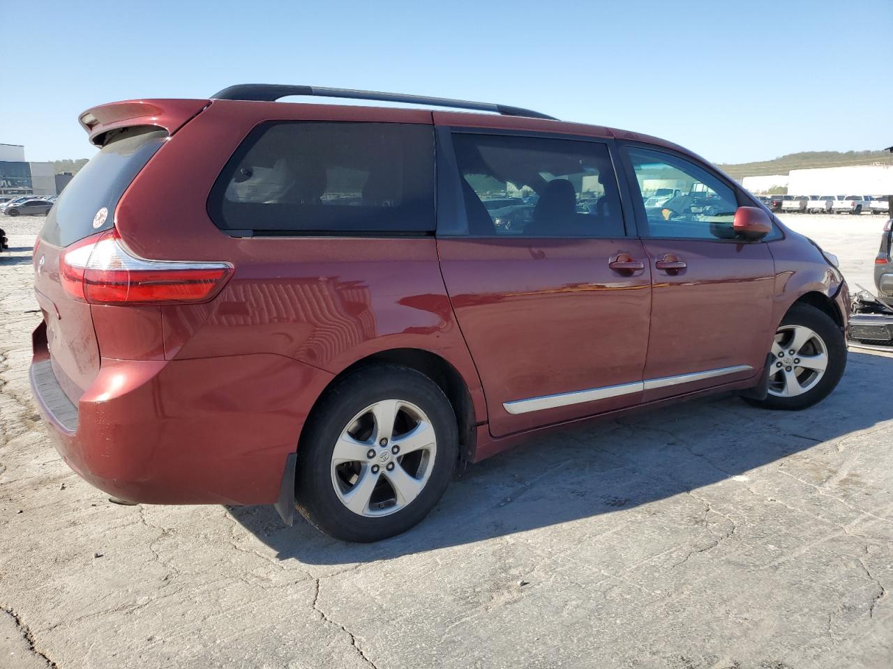 Lot #3270824435 2017 TOYOTA SIENNA LE