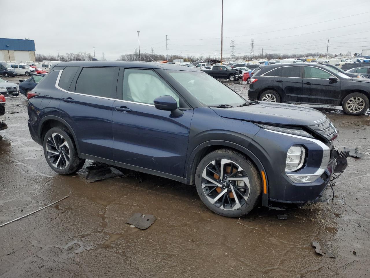 MITSUBISHI OUTLANDER SE