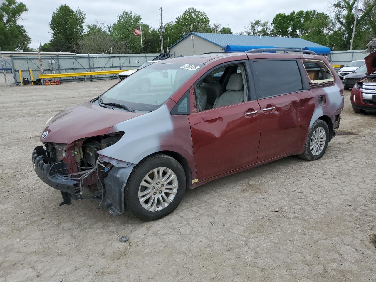 TOYOTA SIENNA XLE