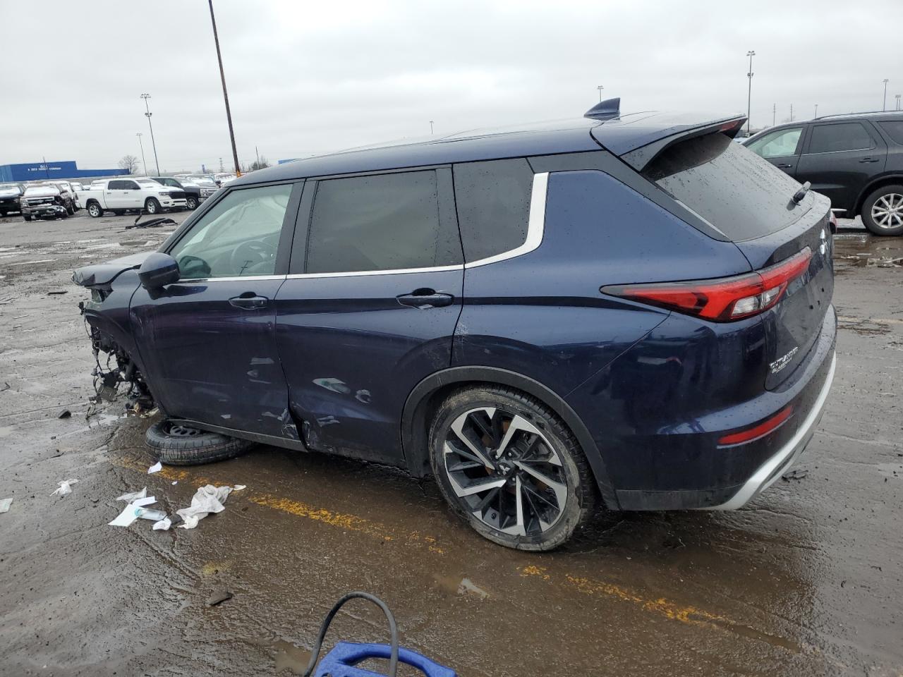 MITSUBISHI OUTLANDER SE