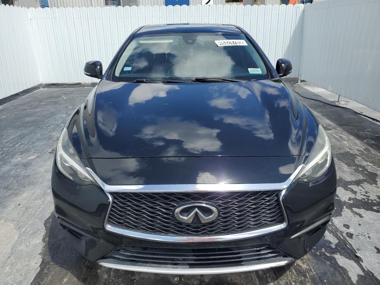 INFINITI QX30 BASE