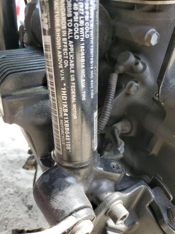 2011 HARLEY-DAVIDSON FLHX - 1HD1KB41XBB648108