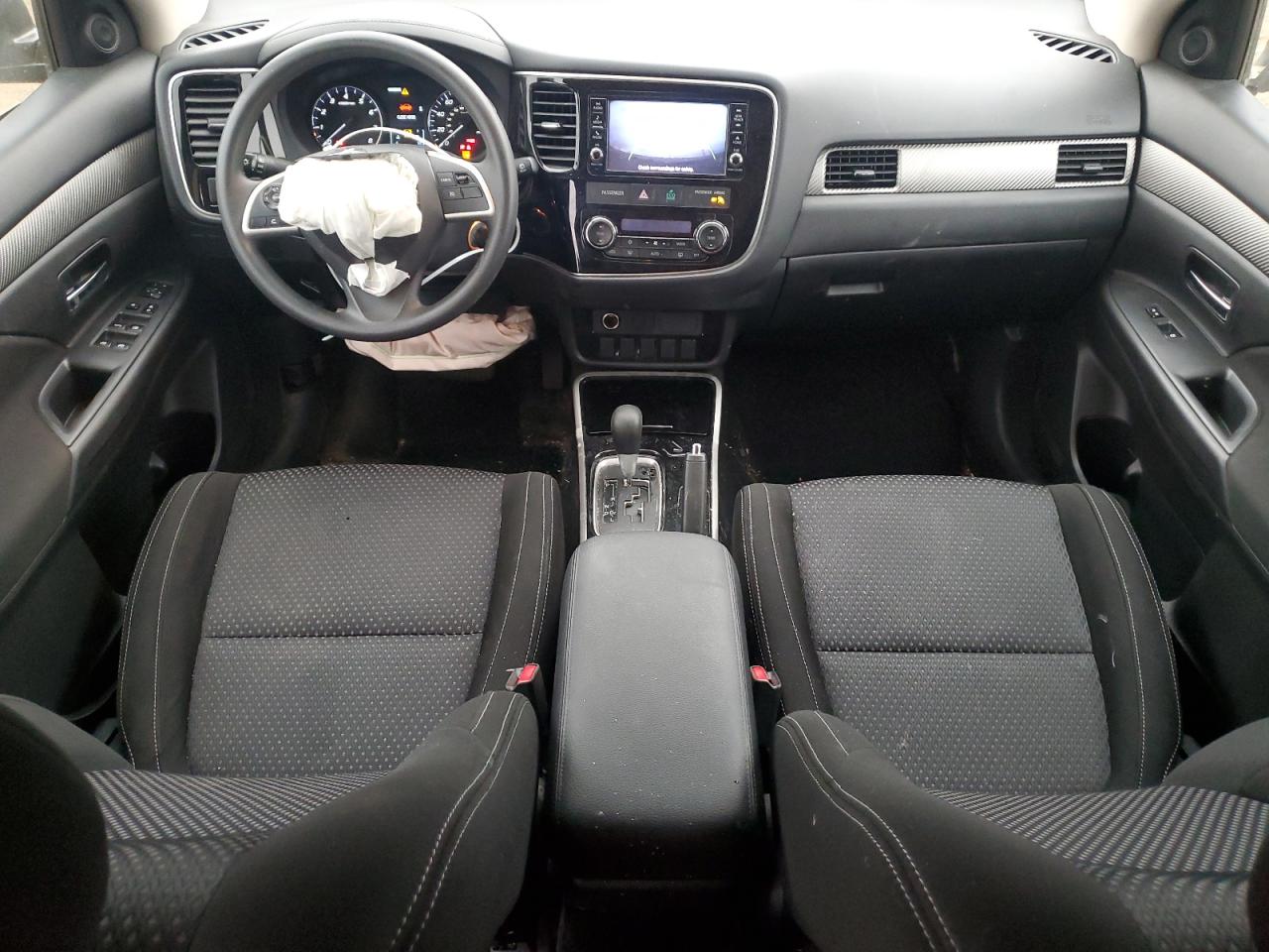 MITSUBISHI OUTLANDER SE