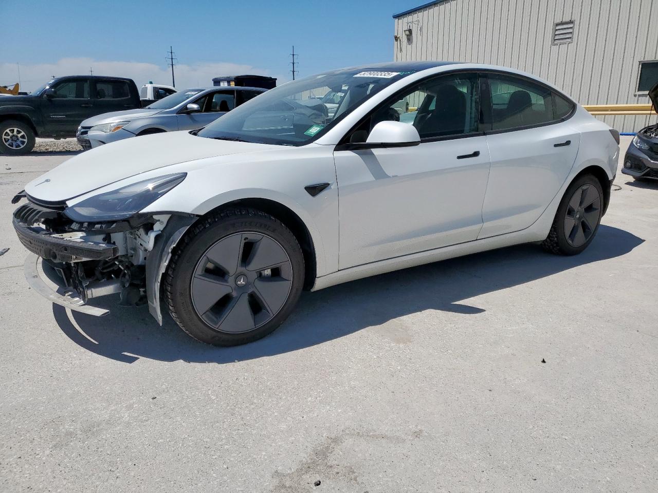 TESLA MODEL 3