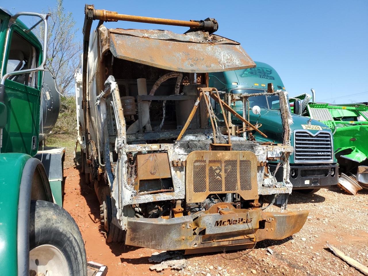 Lot #3198012484 2020 PETERBILT 520