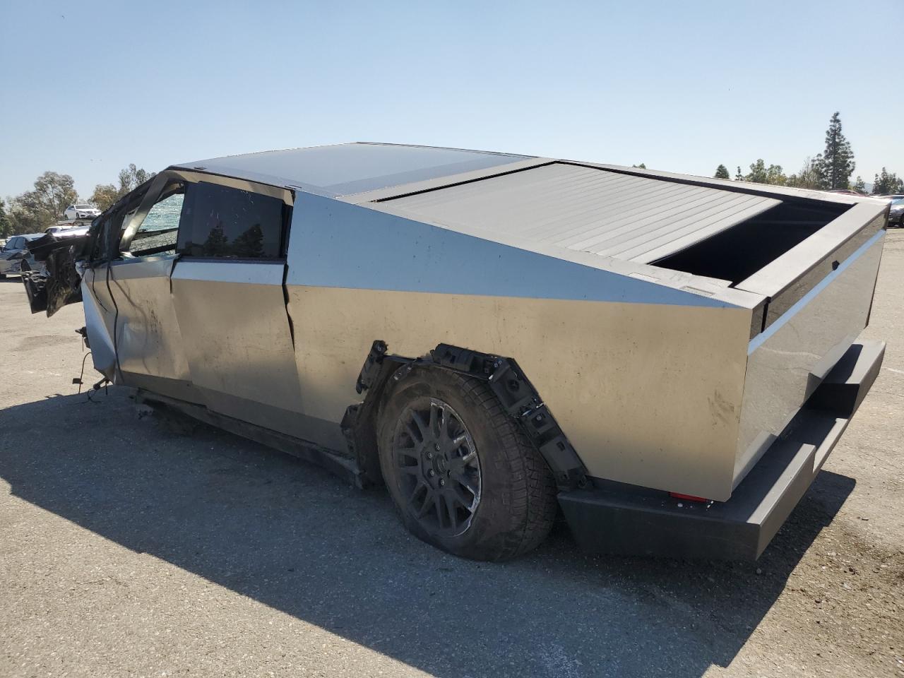 TESLA CYBERTRUCK