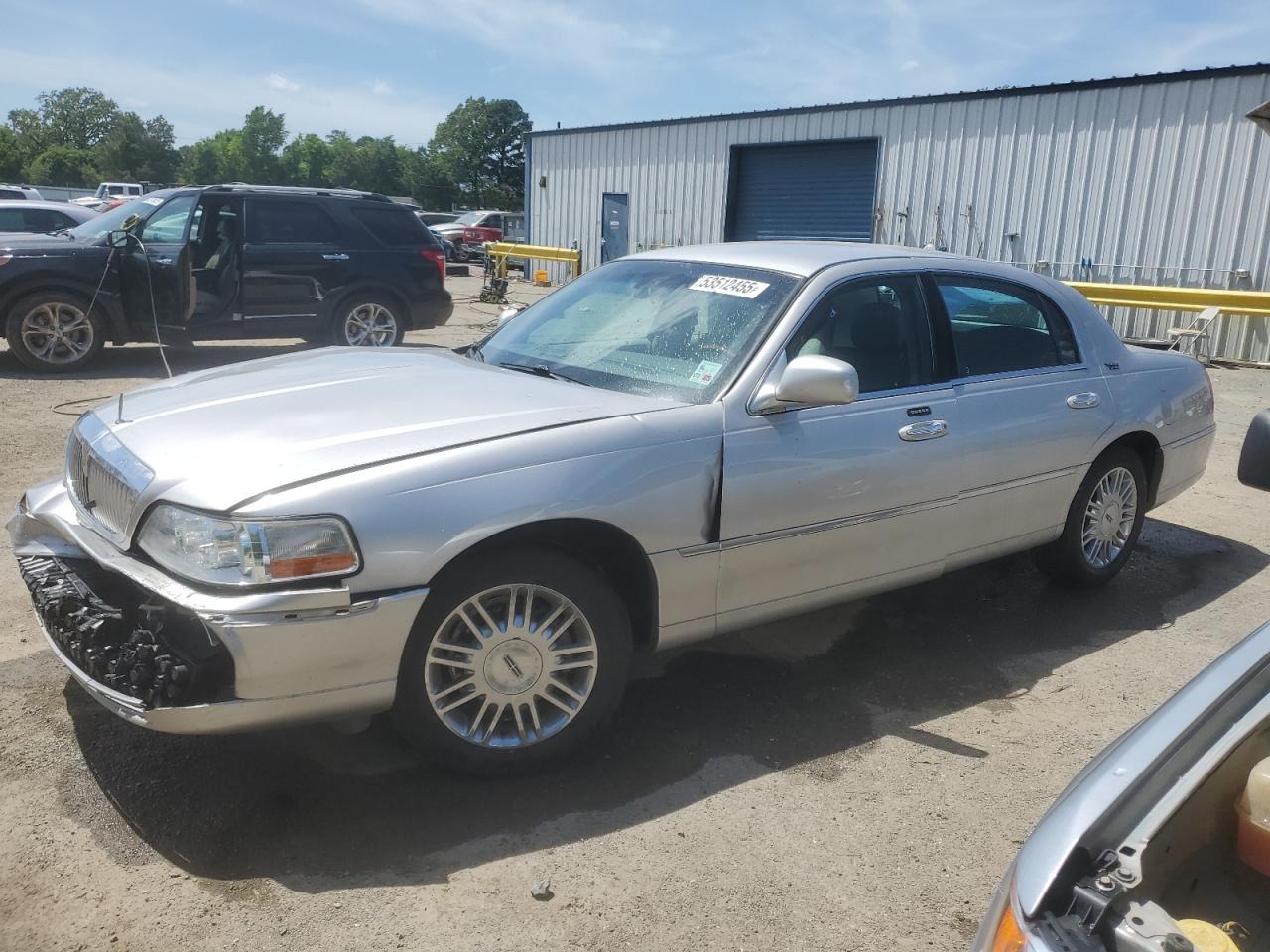 LINCOLN TOWN CAR SIGNATURE LIMITED