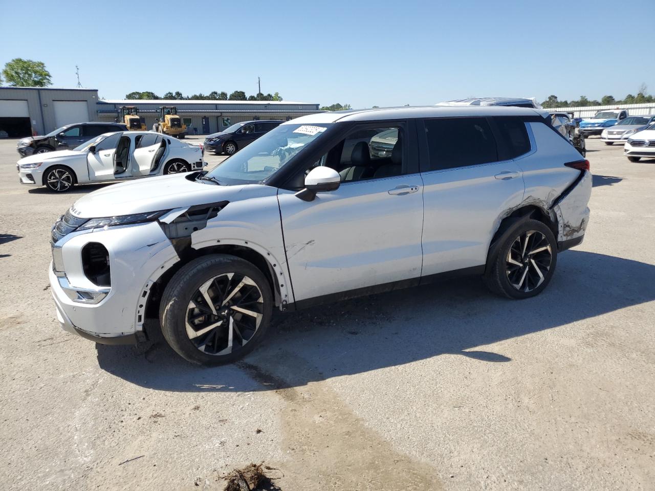 MITSUBISHI OUTLANDER SE