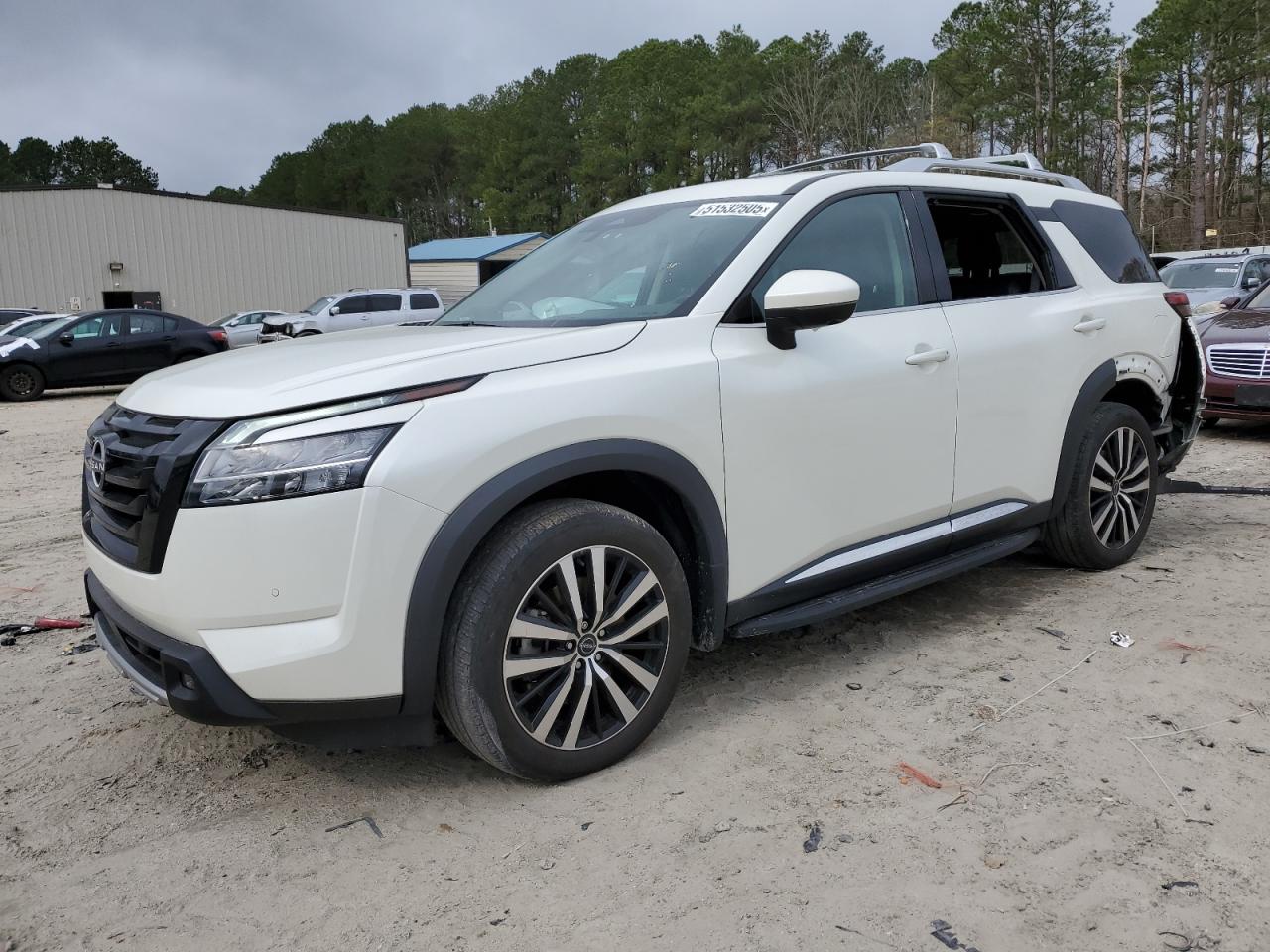 NISSAN PATHFINDER PLATINUM