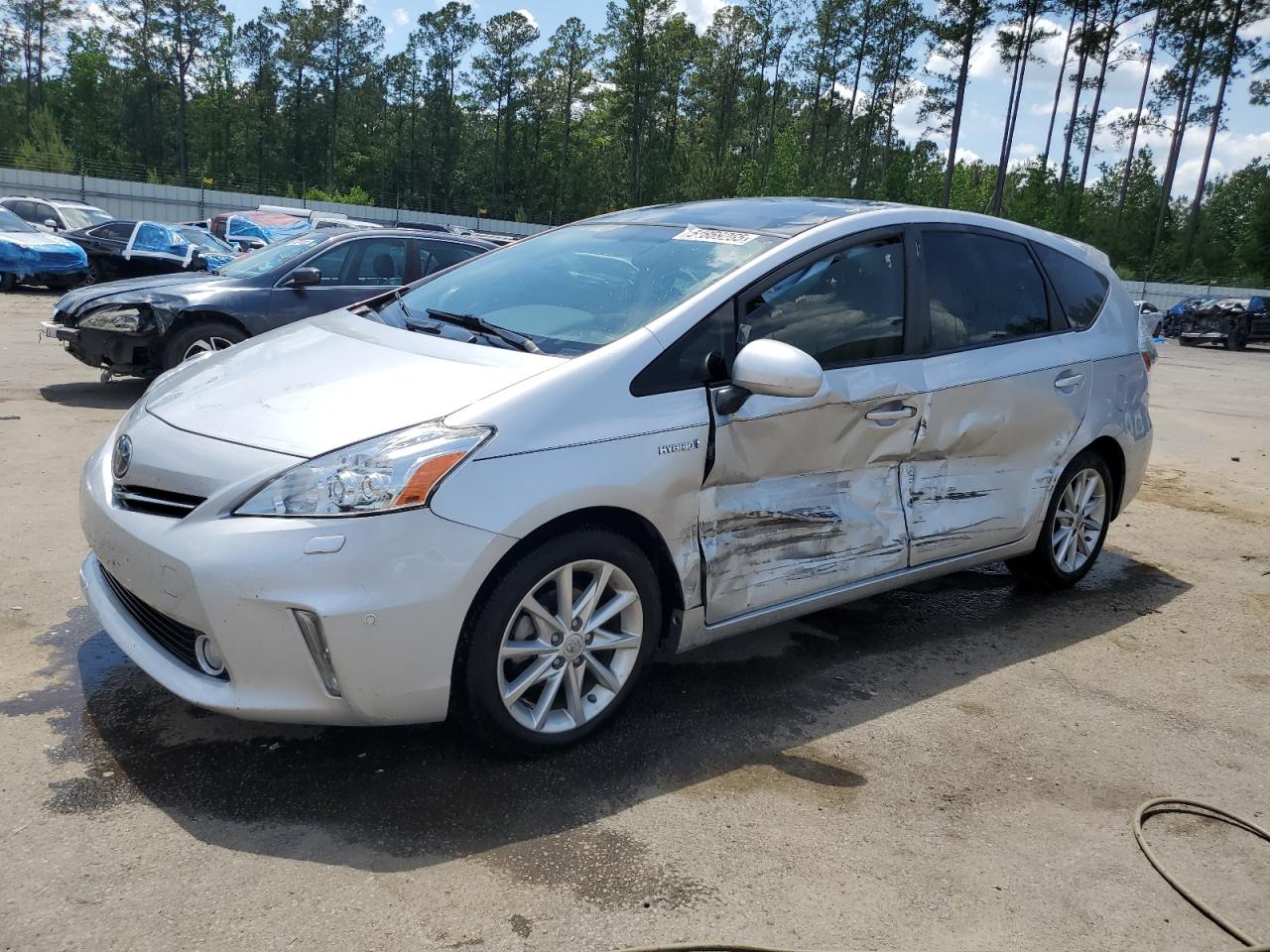 TOYOTA PRIUS V