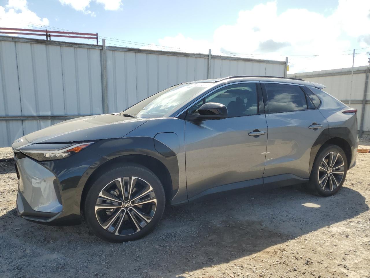 TOYOTA BZ4X XLE