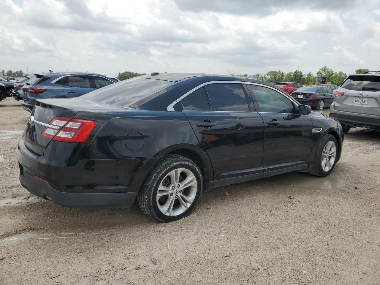 FORD TAURUS SE