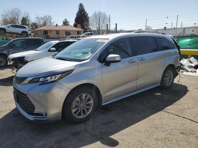 TOYOTA SIENNA XLE