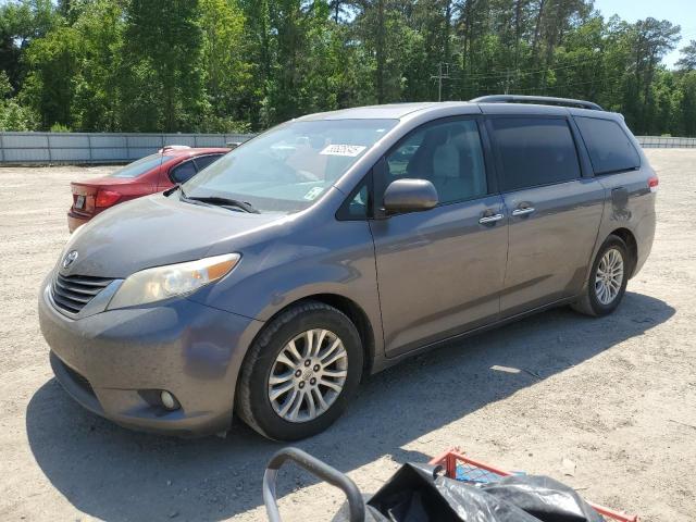 TOYOTA SIENNA XLE