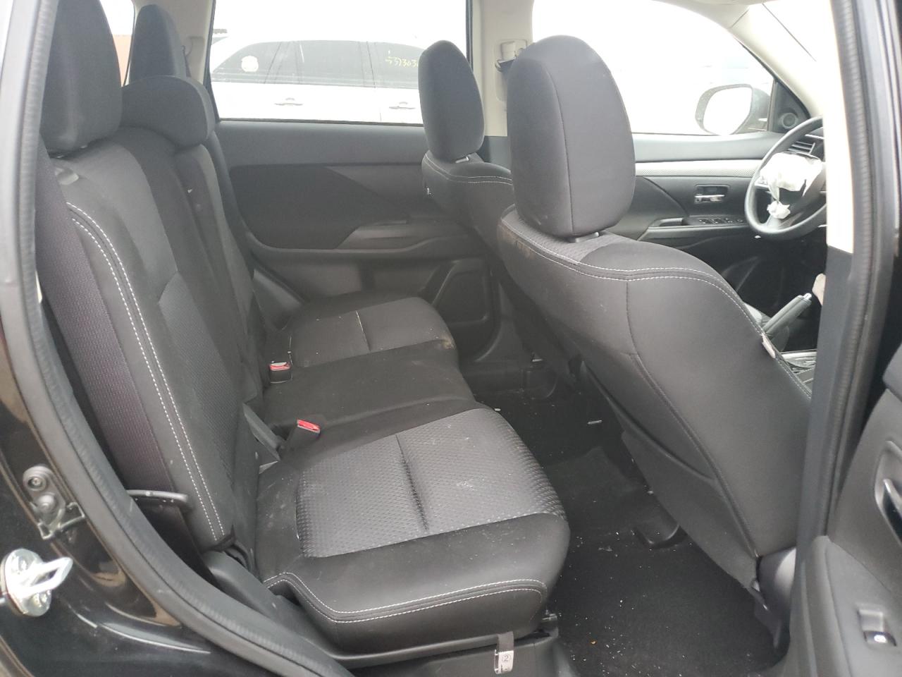 MITSUBISHI OUTLANDER SE