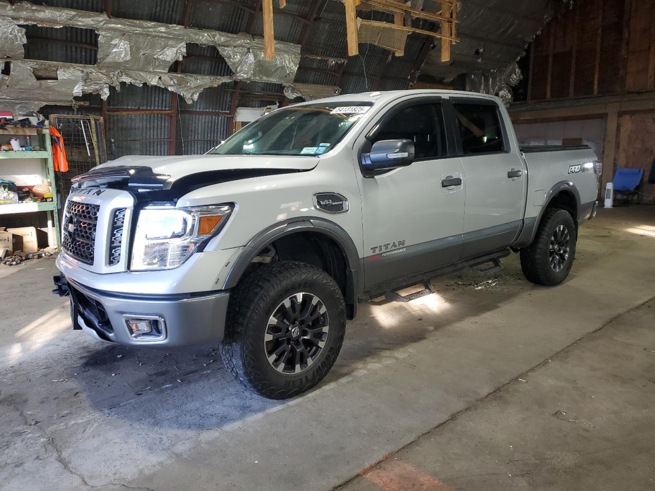 NISSAN TITAN SV