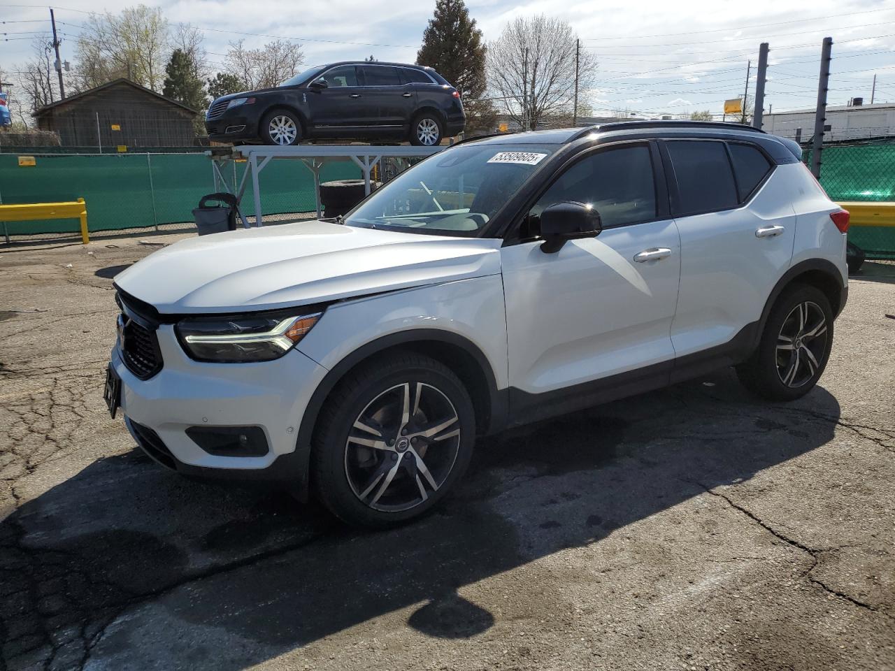 VOLVO XC40 T5 MOMENTUM
