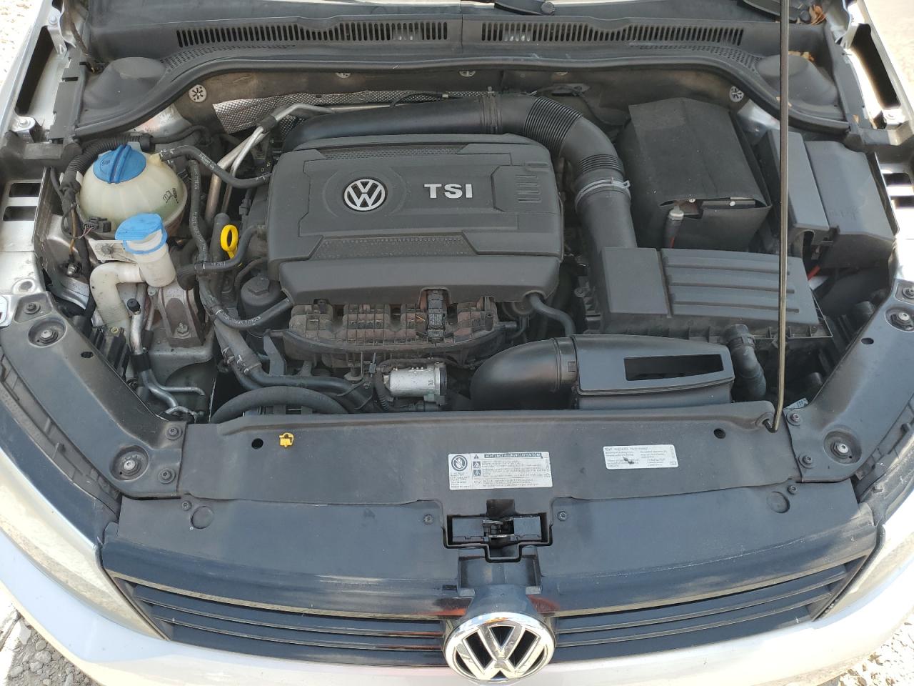 VOLKSWAGEN JETTA SE