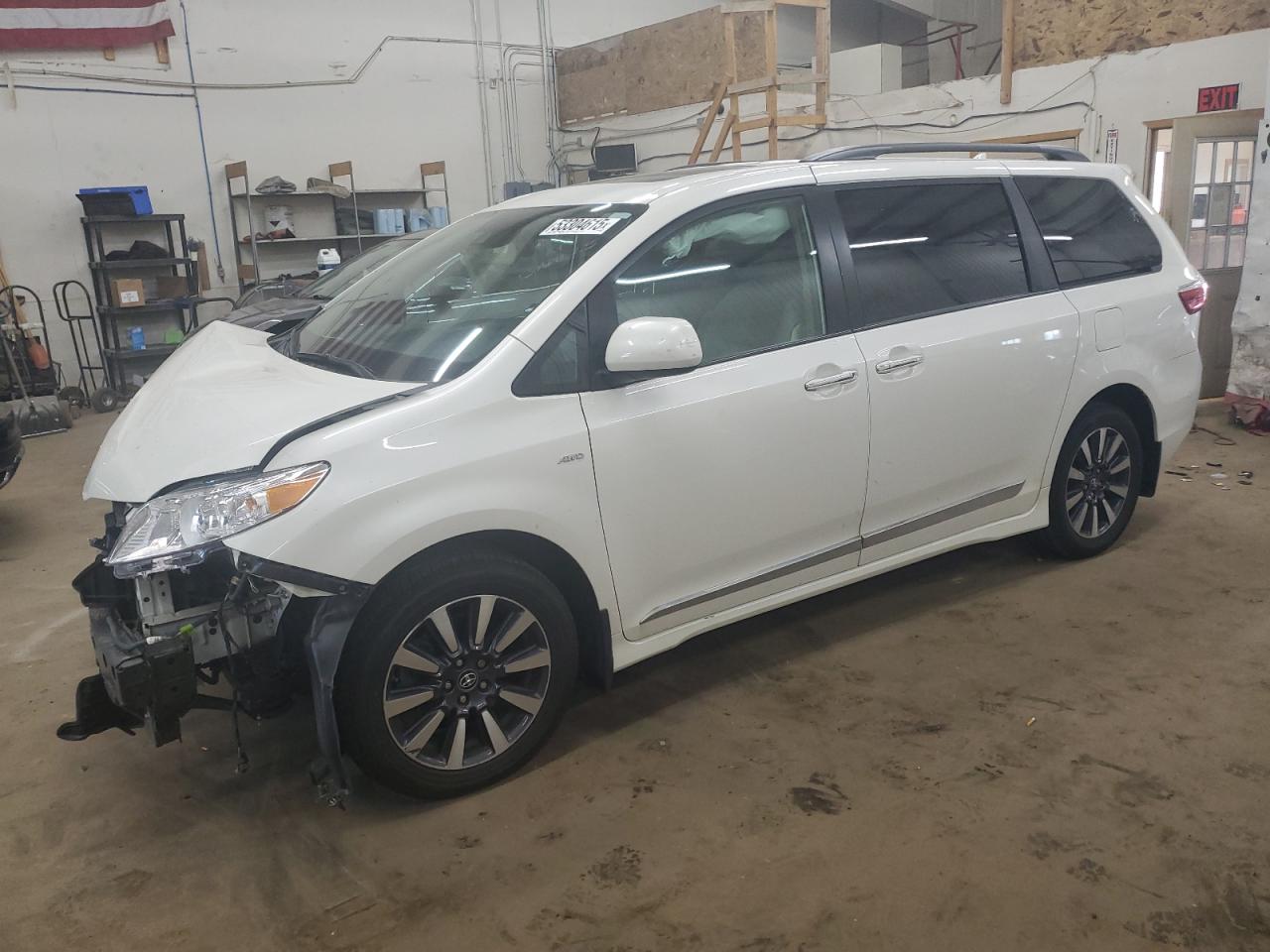 TOYOTA SIENNA XLE
