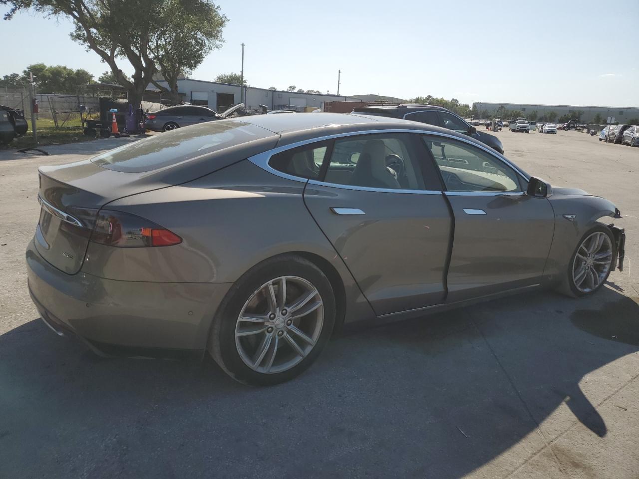 TESLA MODEL S 85D