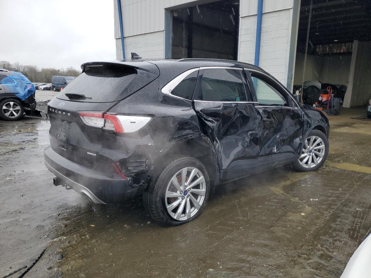 FORD ESCAPE TITANIUM