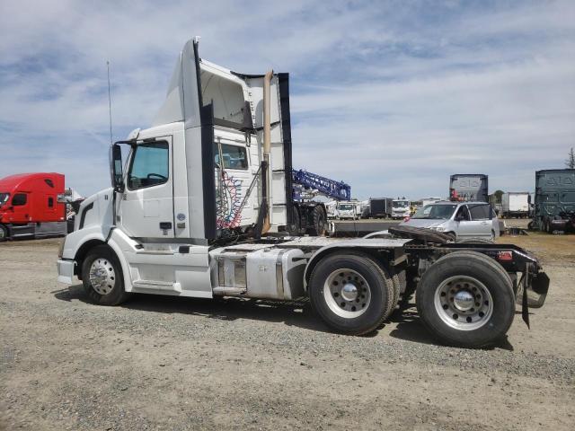 VOLVO VN VNL 2015 white tractor diesel 4V4NC9EH7FN927383 photo #4