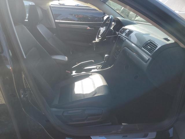 2017 VOLKSWAGEN PASSAT R-L 1VWDT7A3XHC073670