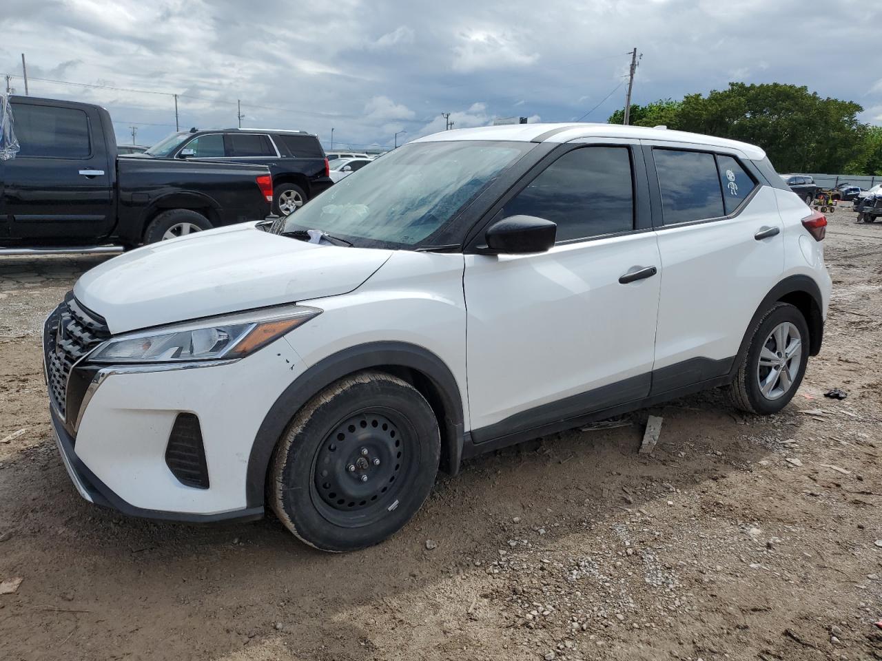 NISSAN KICKS S