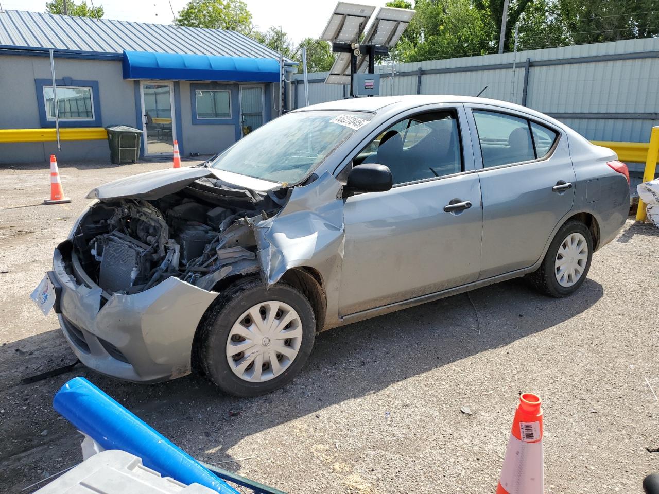 NISSAN VERSA S