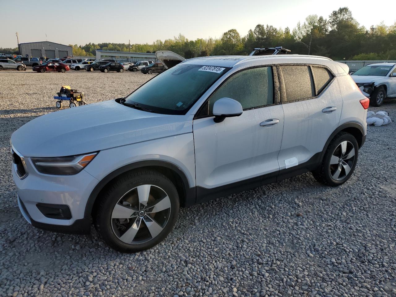 VOLVO XC40 T5 MOMENTUM