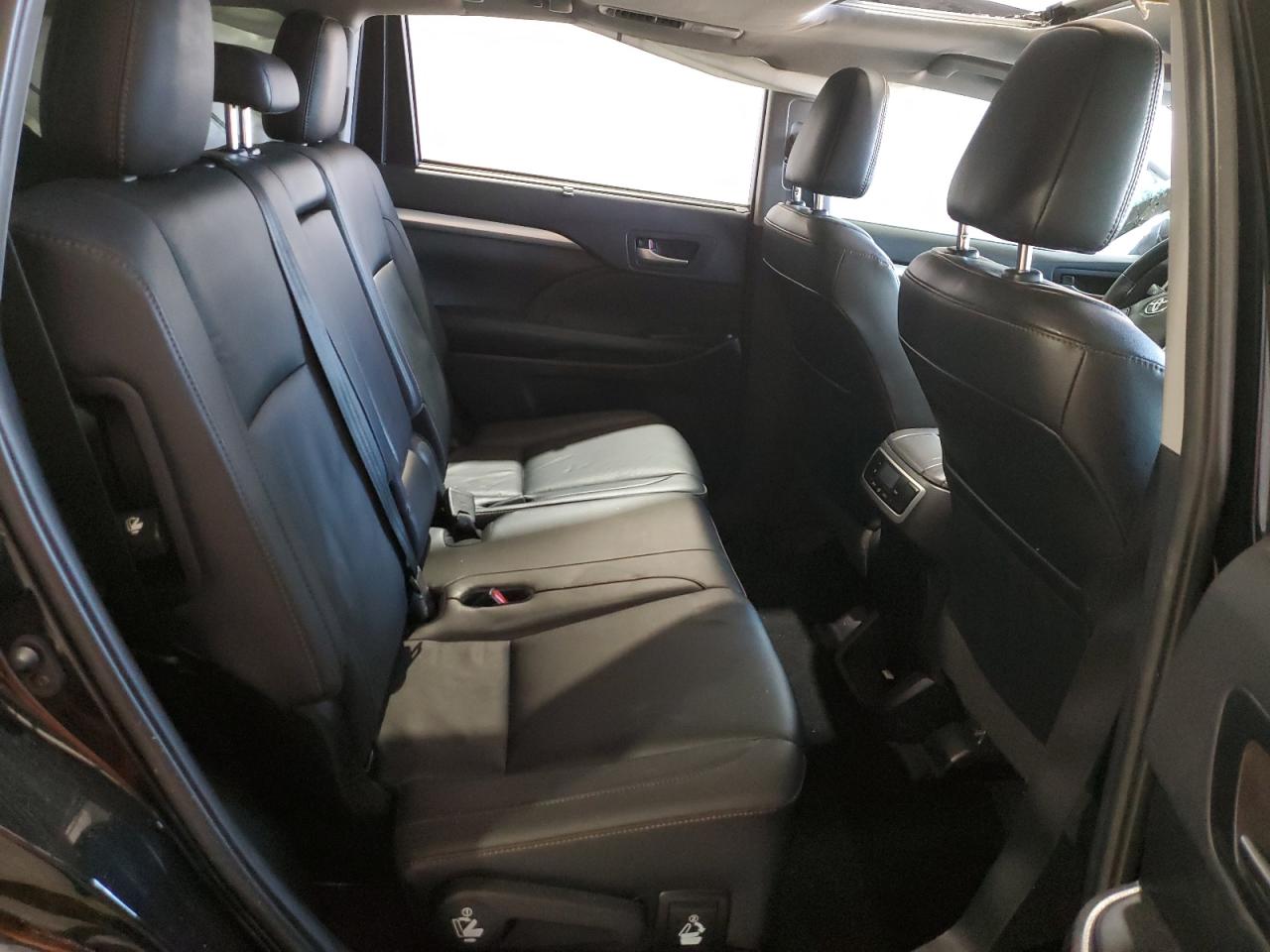 TOYOTA HIGHLANDER SE