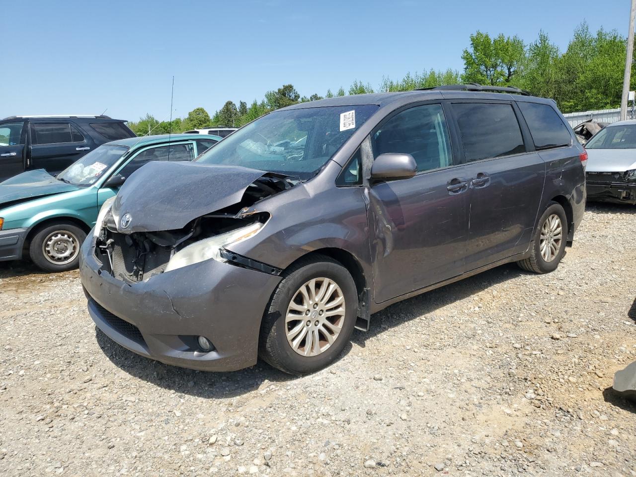 TOYOTA SIENNA XLE